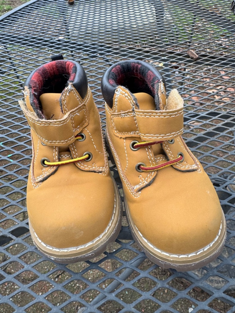 Kids Tan Lumberjack Hiking Boots - size 6